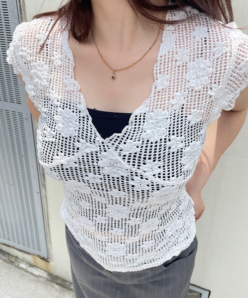 ROGER AND RAW(ロジャーアンドロウ)の「フラワー クロシェVネック半袖トップス(Tシャツ/カットソー・レディース・ホワイト/ブラック/ベージュ・FREE)」の22枚目の写真