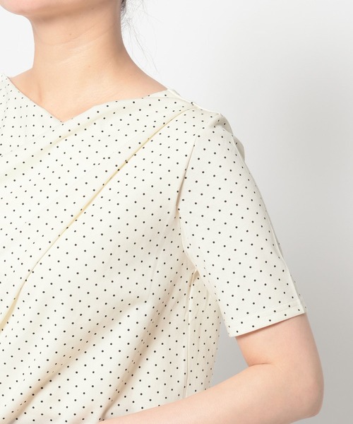 mysty woman(ミスティウーマン)の「ドレープカットソー半袖 1049038(Tシャツ/カットソー・レディース・ホワイト系その他/ブラウン/オフホワイト・FREE)」の4枚目の写真
