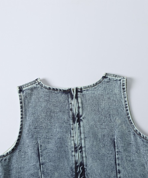 AMELY(エミリー)の「ペプラム デニムトップス(その他トップス・レディース・ブルー/ブラック/ライトブルー・L/M)」の12枚目の写真