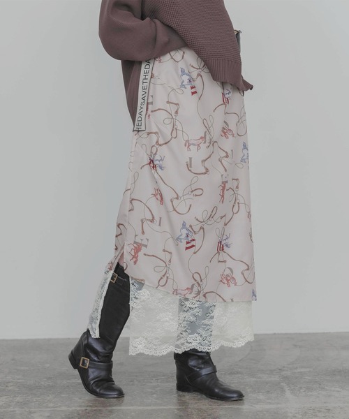Eimee Law(エイミーロウ)の「ホースビットプリント ヘムレースドレープスカート(スカート・レディース・ライトベージュ/ブラック/ブラウン・MEDIUM)」の3枚目の写真