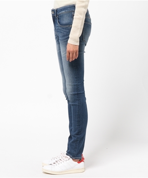 earth music&ecology(アースミュージックアンドエコロジー)の「【3/17放映!ヒルナンデス紹介】【2016Spring】《スキスキスキニー》デニムスキニーパンツ(デニムパンツ・レディース・インディゴブルー/ライトインディゴブルー・SMALL/LARGE/MEDIUM/X-SMALL)」の4枚目の写真