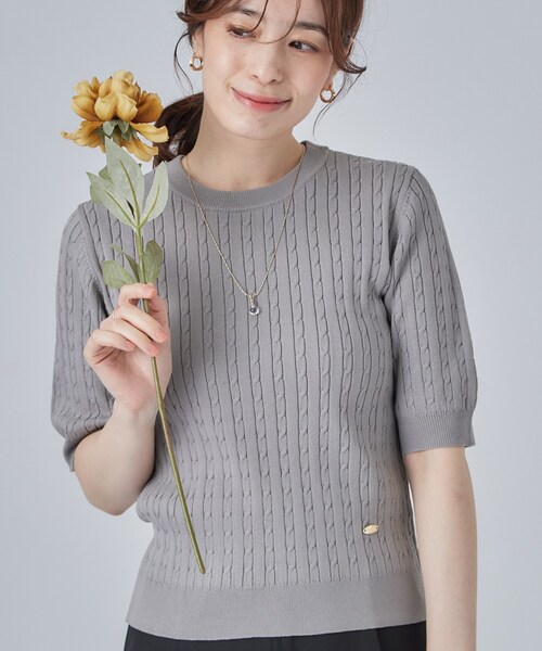 SHOO・LA・RUE(シューラルー)の「【洗濯機可/S-LL】上品見え ミニケーブルニット(ニット/セーター・レディース・ネイビー/ボルドー/グレー・02/01/04/03)」の1枚目の写真