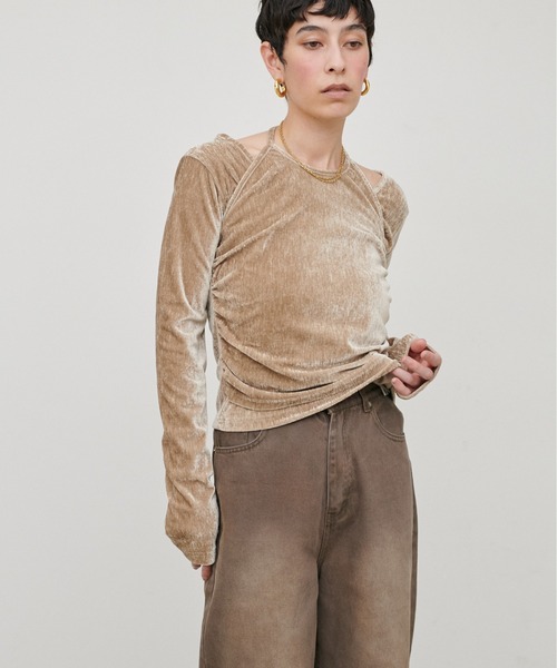 LARUTA（ラルータ）の「【LARUTA】［Web限定］ベロアレイヤードホルターネックプルオーバー（Tシャツ/カットソー・レディース・ベージュ/ブラック/ブラウン・FREE）」の3枚目の写真