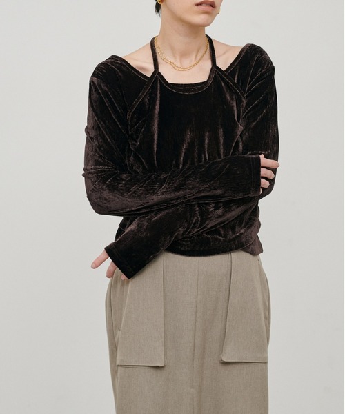 LARUTA（ラルータ）の「【LARUTA】［Web限定］ベロアレイヤードホルターネックプルオーバー（Tシャツ/カットソー・レディース・ベージュ/ブラック/ブラウン・FREE）」の2枚目の写真
