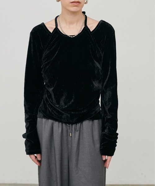 LARUTA（ラルータ）の「【LARUTA】［Web限定］ベロアレイヤードホルターネックプルオーバー（Tシャツ/カットソー・レディース・ベージュ/ブラック/ブラウン・FREE）」の4枚目の写真