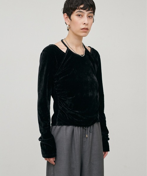 LARUTA（ラルータ）の「【LARUTA】［Web限定］ベロアレイヤードホルターネックプルオーバー（Tシャツ/カットソー・レディース・ベージュ/ブラック/ブラウン・FREE）」の5枚目の写真