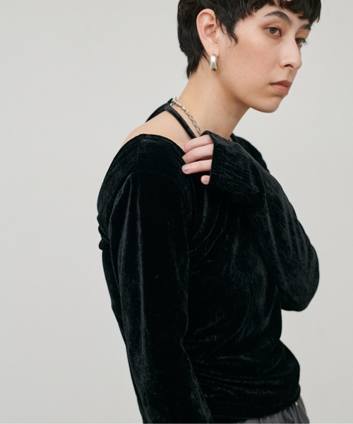 LARUTA（ラルータ）の「【LARUTA】［Web限定］ベロアレイヤードホルターネックプルオーバー（Tシャツ/カットソー・レディース・ベージュ/ブラック/ブラウン・FREE）」の6枚目の写真