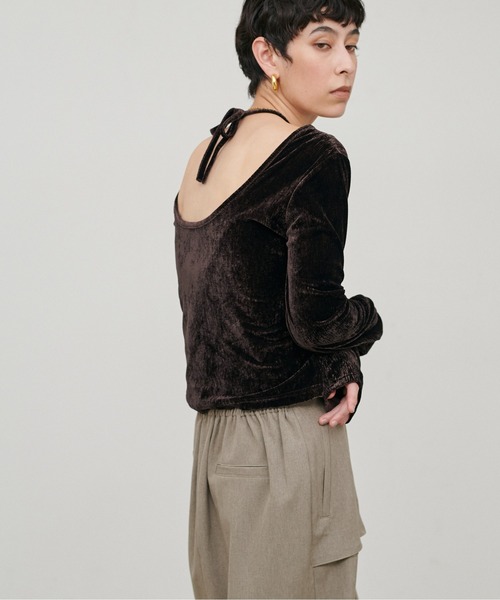 LARUTA（ラルータ）の「【LARUTA】［Web限定］ベロアレイヤードホルターネックプルオーバー（Tシャツ/カットソー・レディース・ベージュ/ブラック/ブラウン・FREE）」の12枚目の写真