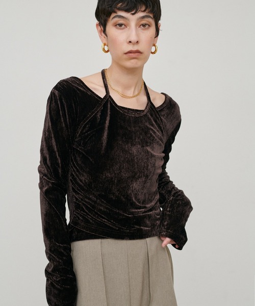 LARUTA（ラルータ）の「【LARUTA】［Web限定］ベロアレイヤードホルターネックプルオーバー（Tシャツ/カットソー・レディース・ベージュ/ブラック/ブラウン・FREE）」の11枚目の写真