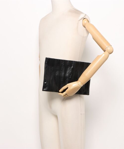 ALLSAINTS(オールセインツ)の「BETTINA LEATHER CLUTCH BAG | BETTINA レザー クラッチ バッグ(クラッチバッグ・レディース・ブラック・ONE SIZE)」の12枚目の写真