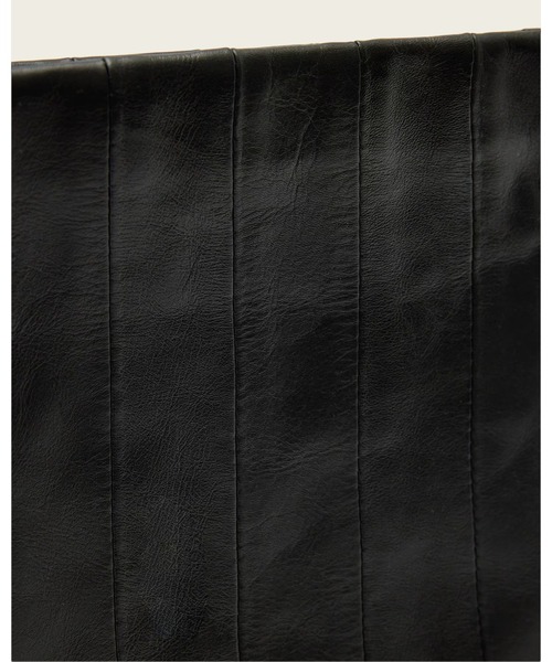 ALLSAINTS(オールセインツ)の「BETTINA LEATHER CLUTCH BAG | BETTINA レザー クラッチ バッグ(クラッチバッグ・レディース・ブラック・ONE SIZE)」の6枚目の写真