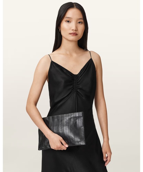 ALLSAINTS(オールセインツ)の「BETTINA LEATHER CLUTCH BAG | BETTINA レザー クラッチ バッグ(クラッチバッグ・レディース・ブラック・ONE SIZE)」の2枚目の写真