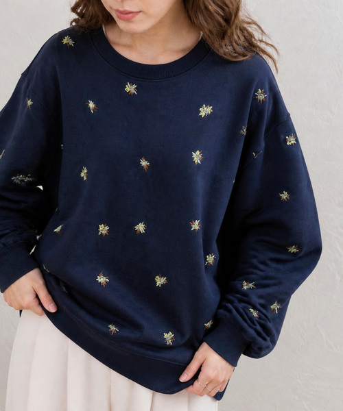 MONO-MART(モノマート)の「小花柄刺繍 オーバーサイズ 裏起毛スウェットプルオーバー(スウェット・レディース・ブラウン/ネイビー/スミクロ/アイボリー/杢グレー・M/L)」の5枚目の写真