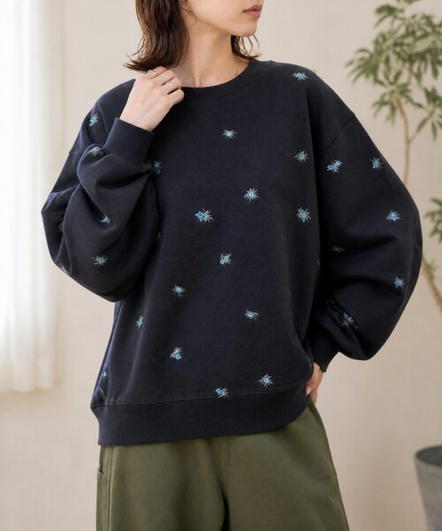 MONO-MART(モノマート)の「小花柄刺繍 オーバーサイズ 裏起毛スウェットプルオーバー(スウェット・レディース・ブラウン/ネイビー/スミクロ/アイボリー/杢グレー・M/L)」の8枚目の写真