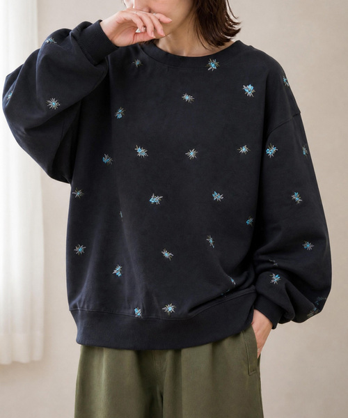 MONO-MART(モノマート)の「小花柄刺繍 オーバーサイズ 裏起毛スウェットプルオーバー(スウェット・レディース・ブラウン/ネイビー/スミクロ/アイボリー/杢グレー・M/L)」の12枚目の写真