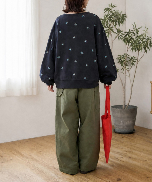 MONO-MART(モノマート)の「小花柄刺繍 オーバーサイズ 裏起毛スウェットプルオーバー(スウェット・レディース・ブラウン/ネイビー/スミクロ/アイボリー/杢グレー・M/L)」の15枚目の写真