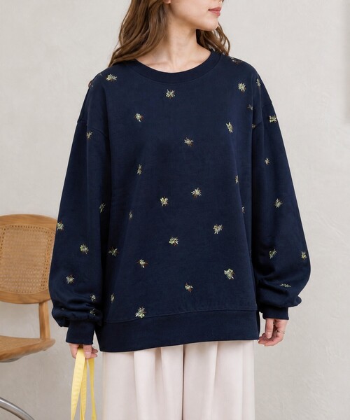 MONO-MART(モノマート)の「小花柄刺繍 オーバーサイズ 裏起毛スウェットプルオーバー(スウェット・レディース・ブラウン/ネイビー/スミクロ/アイボリー/杢グレー・M/L)」の18枚目の写真