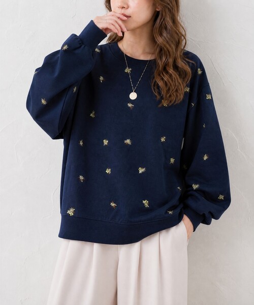 MONO-MART(モノマート)の「小花柄刺繍 オーバーサイズ 裏起毛スウェットプルオーバー(スウェット・レディース・ブラウン/ネイビー/スミクロ/アイボリー/杢グレー・M/L)」の22枚目の写真