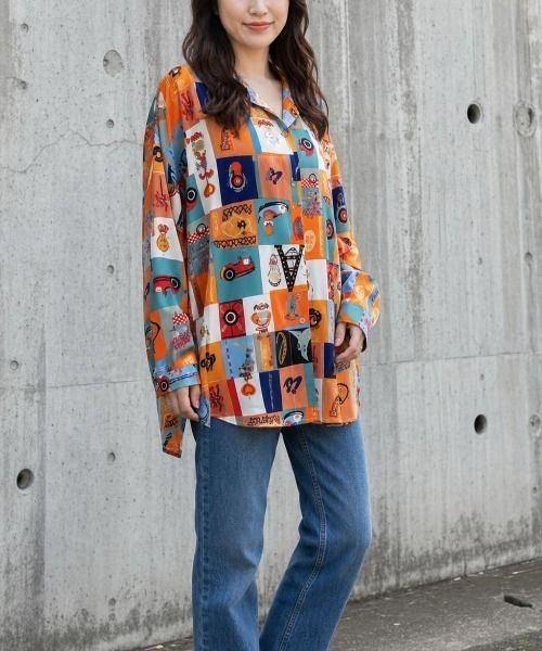 Belle Cie(ベルシー)の「レトロ柄ビッグシャツ 長袖 パネルプリント 幾何学柄 オーバーサイズ 韓国ファッション(シャツ/ブラウス・レディース・オレンジ・FREE)」の1枚目の写真