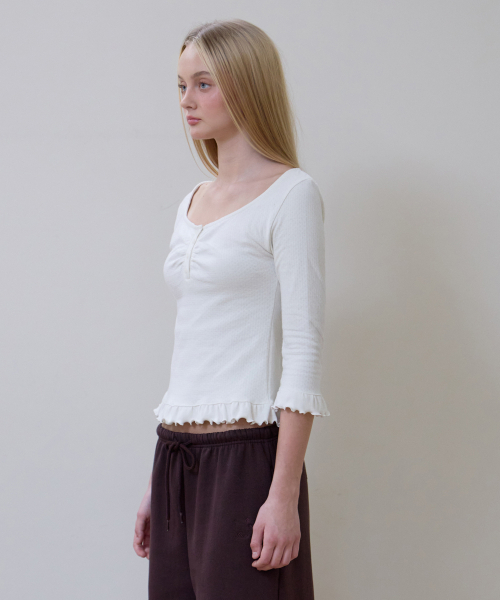 ROSEFRANTZ（ロゼフランツ）の「Frill Three-Quarter Sleeve [Ivory]（Tシャツ/カットソー・レディース・アイボリー・OS）」の2枚目の写真