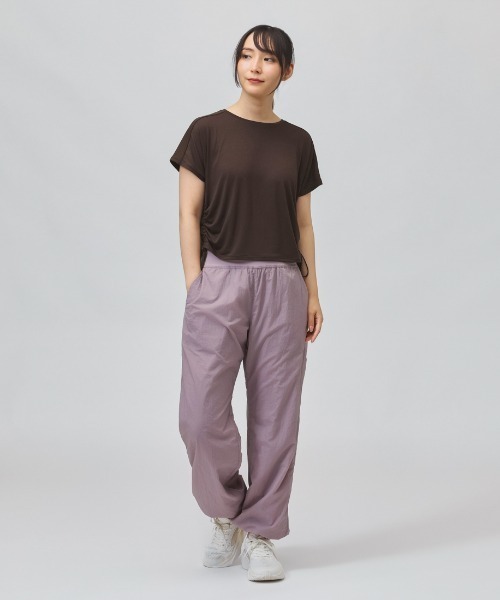 TIGORA（ティゴラ）の「ティゴラ TIGORA 裾絞りクロップド半袖Tシャツ（Tシャツ/カットソー・レディース・ダークブラウン/ブラック・S/M/L/XL）」の7枚目の写真