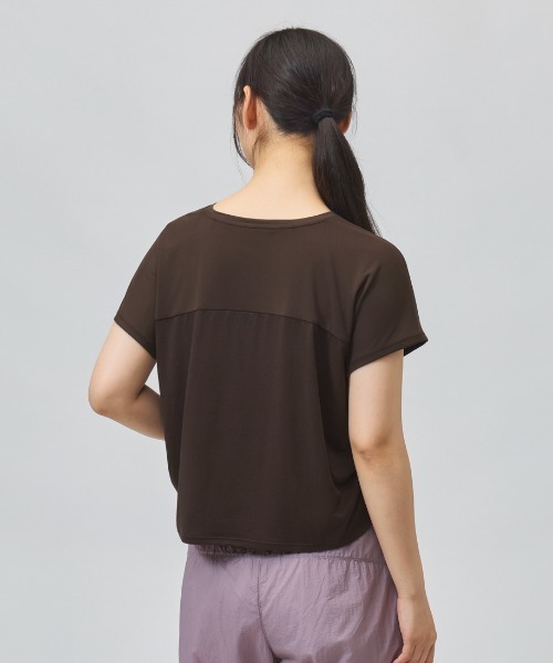 TIGORA（ティゴラ）の「ティゴラ TIGORA 裾絞りクロップド半袖Tシャツ（Tシャツ/カットソー・レディース・ダークブラウン/ブラック・S/M/L/XL）」の6枚目の写真