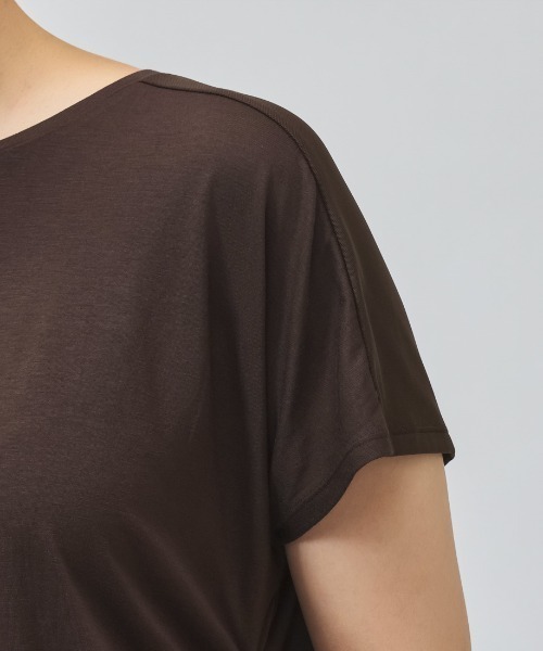 TIGORA（ティゴラ）の「ティゴラ TIGORA 裾絞りクロップド半袖Tシャツ（Tシャツ/カットソー・レディース・ダークブラウン/ブラック・S/M/L/XL）」の9枚目の写真
