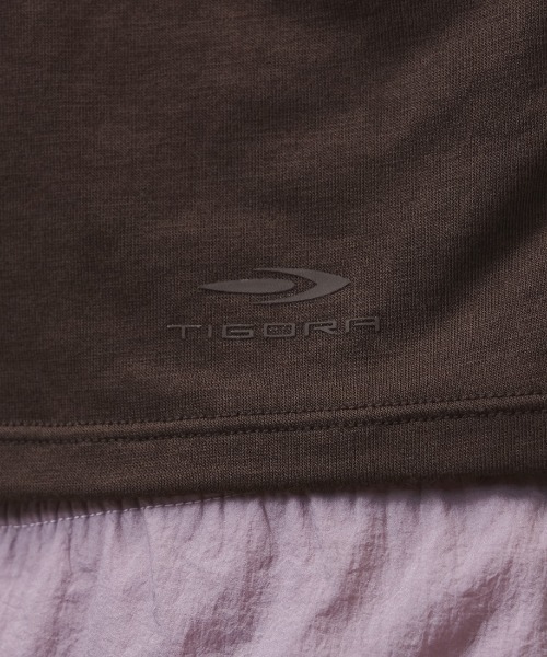 TIGORA（ティゴラ）の「ティゴラ TIGORA 裾絞りクロップド半袖Tシャツ（Tシャツ/カットソー・レディース・ダークブラウン/ブラック・S/M/L/XL）」の3枚目の写真
