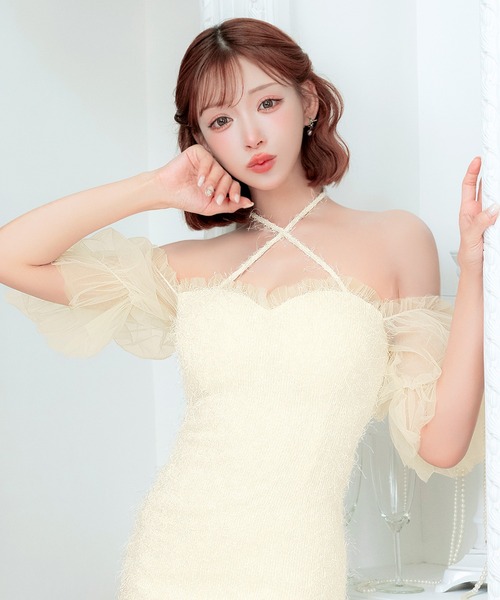 DAZZY(デイジー)の「シャギーチュールオフショルホルターネックタイトミニ丈キャバドレス(ドレス・レディース・ホワイト・XS/S/M)」の7枚目の写真