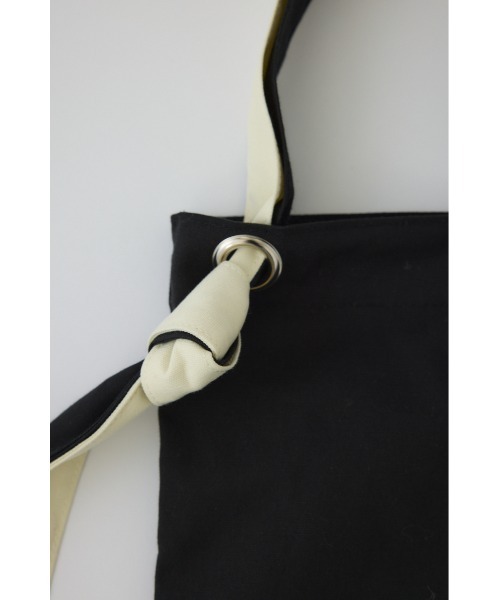 RIM.ARK(リムアーク)の「Canvas shoulder bag(キャンバス ショルダー バッグ)(ショルダーバッグ・レディース・グレー/ブラック・FREE)」の5枚目の写真