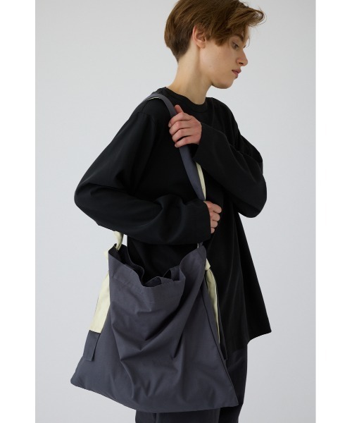 RIM.ARK(リムアーク)の「Canvas shoulder bag(キャンバス ショルダー バッグ)(ショルダーバッグ・レディース・グレー/ブラック・FREE)」の8枚目の写真
