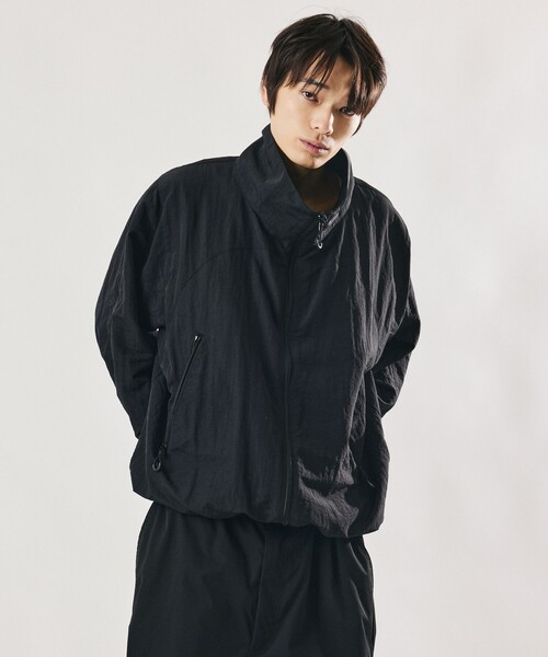 FREAK'S STORE(フリークスストア)の「限定展開 リラックスフィット スタンドカラー ナイロン ジップブルゾン(ブルゾン・メンズ・ネイビー/ライトグレー/ベージュ/ブラック・LARGE/MEDIUM/SMALL)」の22枚目の写真