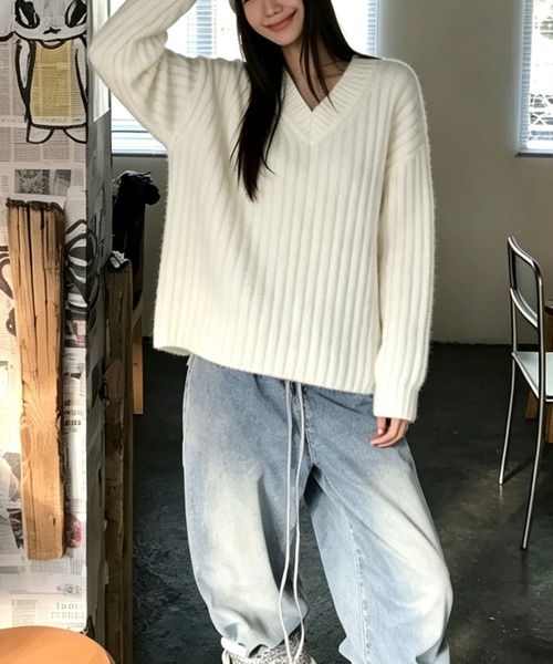 BLoomMe(ブルームミー)の「縦ラインですっきり魅せる、Vネックワイドリブニット(ニット/セーター・レディース・ブラック/オフホワイト/キャメル/ベージュ・M)」の7枚目の写真