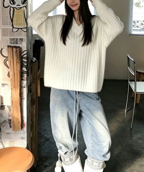 BLoomMe(ブルームミー)の「縦ラインですっきり魅せる、Vネックワイドリブニット(ニット/セーター・レディース・ブラック/オフホワイト/キャメル/ベージュ・M)」の12枚目の写真