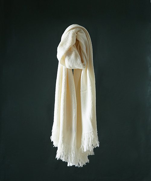 UNITED TOKYO(ユナイテッドトウキョウ)の「ジャカードニットストール(ストール/ショール・レディース・オフホワイト/ブラック/ブラウン・1)」の2枚目の写真