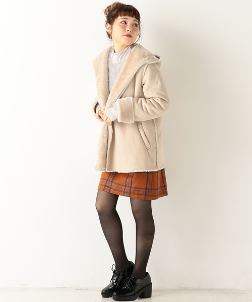 archives（アルシーヴ）の「Fムートンショートフードアウター（ムートンコート・レディース・グレー/アイボリー/シルバーグレー/キャメル・MEDIUM）」の7枚目の写真