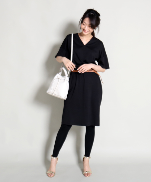 MARLENE JOBERT(マルレーヌ ジョベル)の「Vネックカットワンピース(ワンピース・レディース・ブラック/グリーン/キャメル・M)」の16枚目の写真