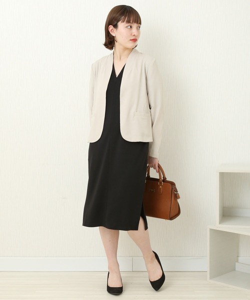 MARLENE JOBERT(マルレーヌ ジョベル)の「Vネックカットワンピース(ワンピース・レディース・ブラック/グリーン/キャメル・M)」の4枚目の写真