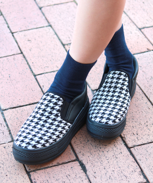 WEGO（ウィゴー）の「WEGO/厚底スリッポンスニーカー（スニーカー・レディース・ホワイト/ブラック/ブラック系その他/ネイビー/レッド/その他1・23.5/24.5）」の6枚目の写真