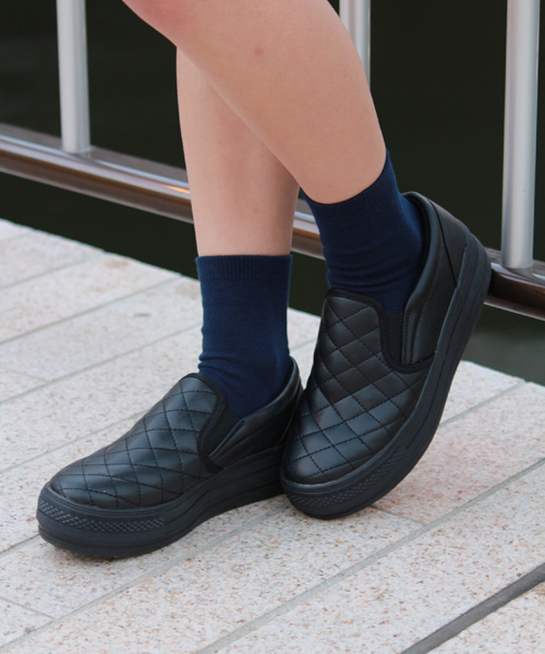 WEGO（ウィゴー）の「WEGO/厚底スリッポンスニーカー（スニーカー・レディース・ホワイト/ブラック/ブラック系その他/ネイビー/レッド/その他1・23.5/24.5）」の3枚目の写真