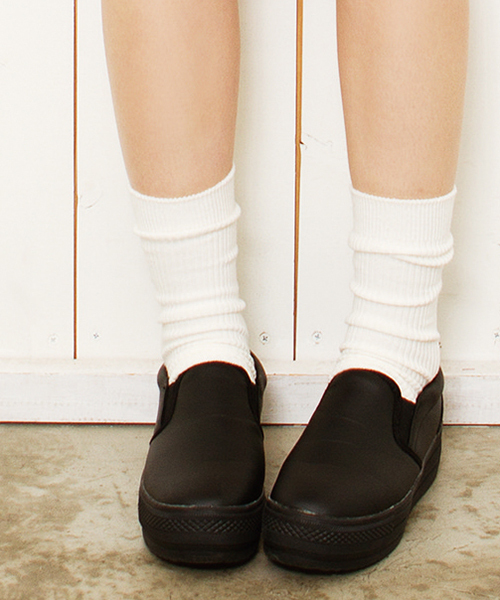 WEGO（ウィゴー）の「WEGO/厚底スリッポンスニーカー（スニーカー・レディース・ホワイト/ブラック/ブラック系その他/ネイビー/レッド/その他1・23.5/24.5）」の2枚目の写真