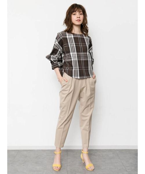 YECCA VECCA（イェッカヴェッカ）の「Ｐ．２ｗａｙストレッチタックパンツ（その他パンツ・レディース・ブラック/ベージュ/ブルー・SMALL/MEDIUM）」の7枚目の写真