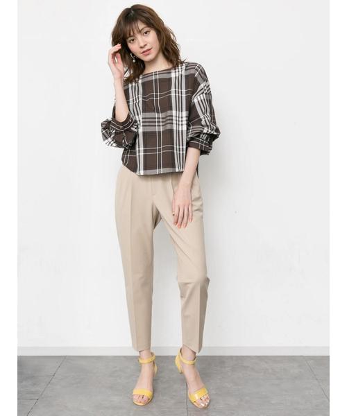 YECCA VECCA（イェッカヴェッカ）の「Ｐ．２ｗａｙストレッチタックパンツ（その他パンツ・レディース・ブラック/ベージュ/ブルー・SMALL/MEDIUM）」の8枚目の写真