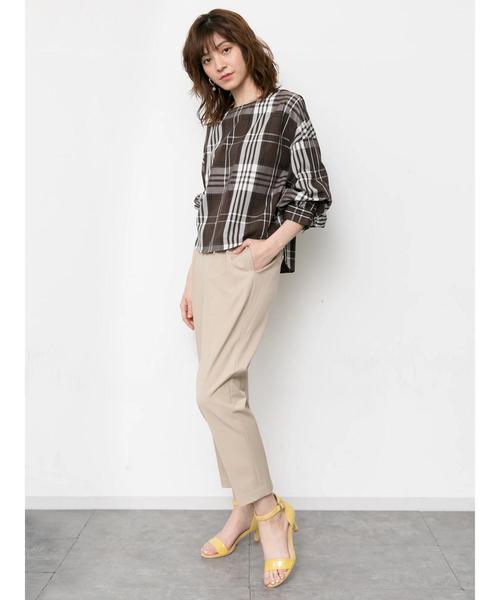 YECCA VECCA（イェッカヴェッカ）の「Ｐ．２ｗａｙストレッチタックパンツ（その他パンツ・レディース・ブラック/ベージュ/ブルー・SMALL/MEDIUM）」の9枚目の写真