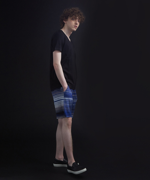5351 POUR LES HOMMES(ゴーサンゴーイチプールオム)の「シルケットコットンVネックTシャツ(ニット/セーター・メンズ・オフホワイト/ブラック/ブラック系その他・44/46/48/50)」の14枚目の写真