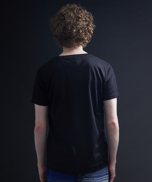 5351 POUR LES HOMMES(ゴーサンゴーイチプールオム)の「シルケットコットンVネックTシャツ(ニット/セーター・メンズ・オフホワイト/ブラック/ブラック系その他・44/46/48/50)」の12枚目の写真
