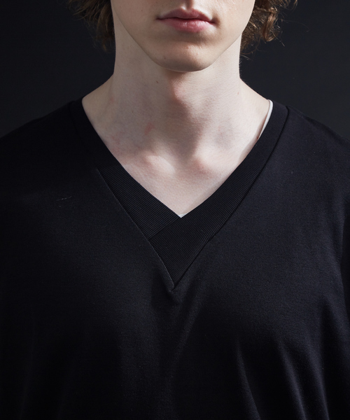 5351 POUR LES HOMMES(ゴーサンゴーイチプールオム)の「シルケットコットンVネックTシャツ(ニット/セーター・メンズ・オフホワイト/ブラック/ブラック系その他・44/46/48/50)」の11枚目の写真
