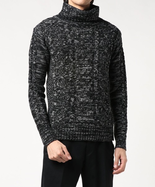 TONE SELECT WEAR(トーンセレクトウェア)の「【TONE MEN'S】ケーブルタートルニット(BL)(ニット/セーター・メンズ・ブラック系その他/グレー系その他/ワイン/ブラウン/ブルー系その他/ブラック/ホワイト系その他/パープル系その他/ブラック系その他2/ベージュ系その他/レッド/アイボリー/ネイビー/キャメル/グレー系その他2・LARGE/MEDIUM/X-LARGE)」の4枚目の写真