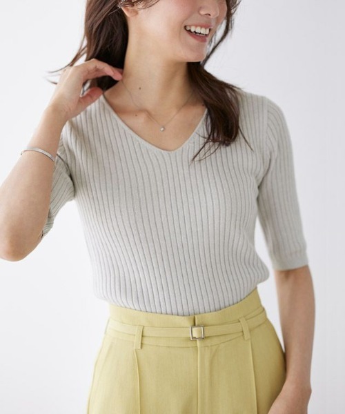 Pierrot（ピエロ）の「選べるネック綿混半袖リブニット（ニット/セーター・レディース・ブルー系その他2/シルバーグレー/ライトベージュ/ホワイト系その他/ブラック/ピンク系その他2/ブラック系その他/ブルー系その他/グレイッシュベージュ/パープル系その他/グレー系その他/ベージュ系その他/アイボリー/ラベンダー/ピンク系その他/ベージュ系その他2/イエロー/ブルー系/アクア/イエロー系その他/ピンク系その他3/ピンク系その他4・L/M）」の7枚目の写真