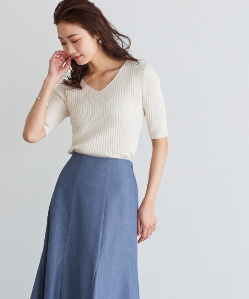 Pierrot（ピエロ）の「選べるネック綿混半袖リブニット（ニット/セーター・レディース・ブルー系その他2/シルバーグレー/ライトベージュ/ホワイト系その他/ブラック/ピンク系その他2/ブラック系その他/ブルー系その他/グレイッシュベージュ/パープル系その他/グレー系その他/ベージュ系その他/アイボリー/ラベンダー/ピンク系その他/ベージュ系その他2/イエロー/ブルー系/アクア/イエロー系その他/ピンク系その他3/ピンク系その他4・L/M）」の2枚目の写真